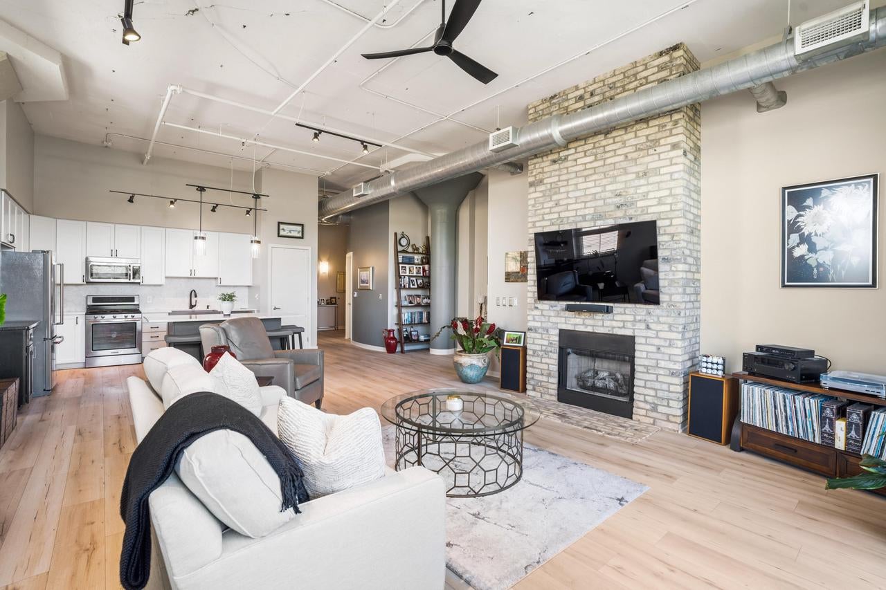 705 Village Green Way 414 — photo
