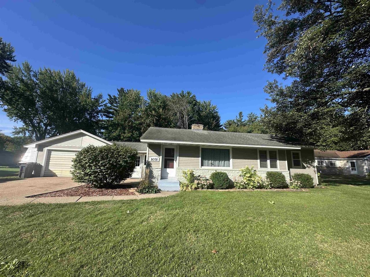 1031 Wisconsin River Drive — photo