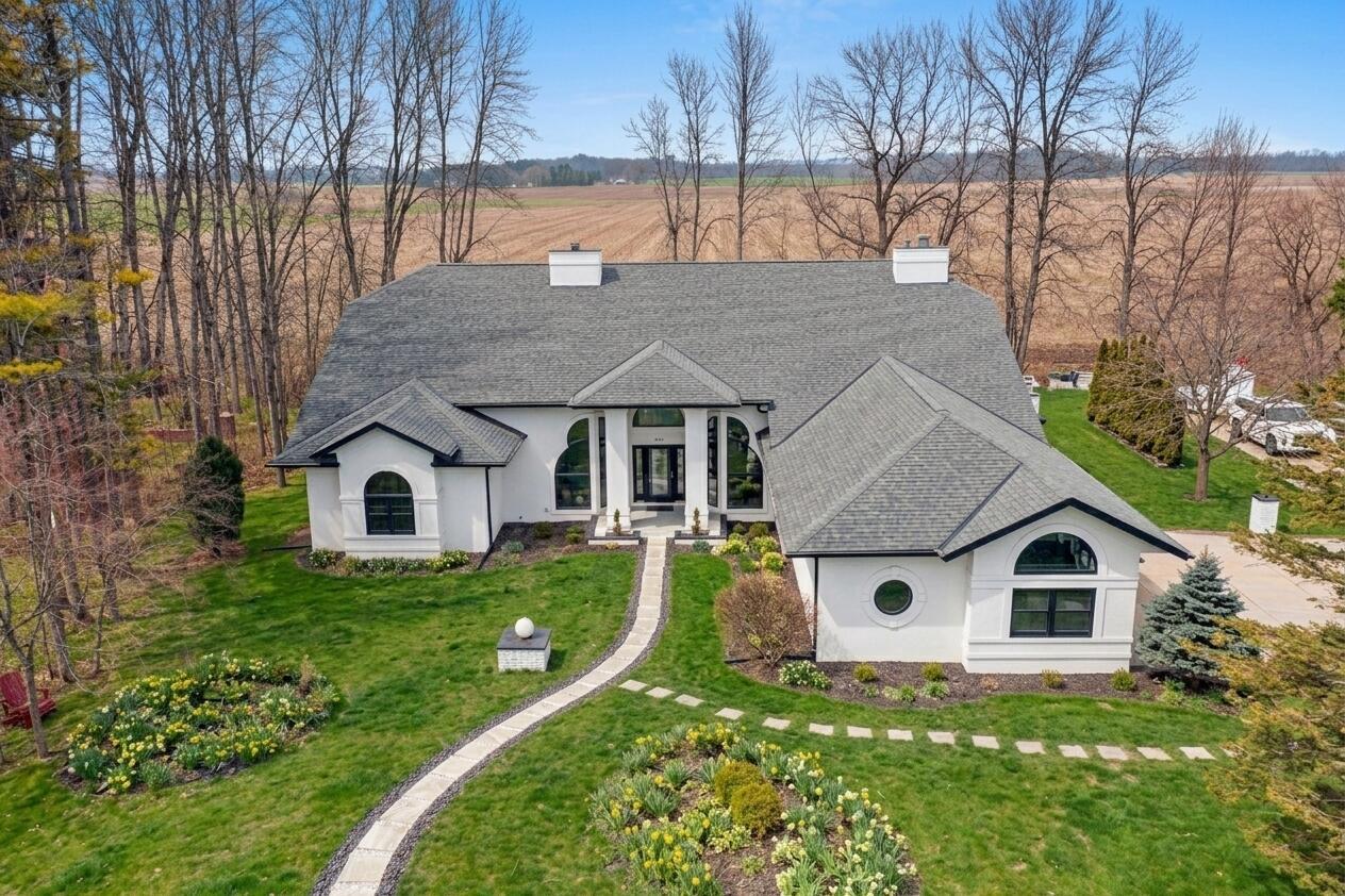 402 Wild Oak Drive — photo