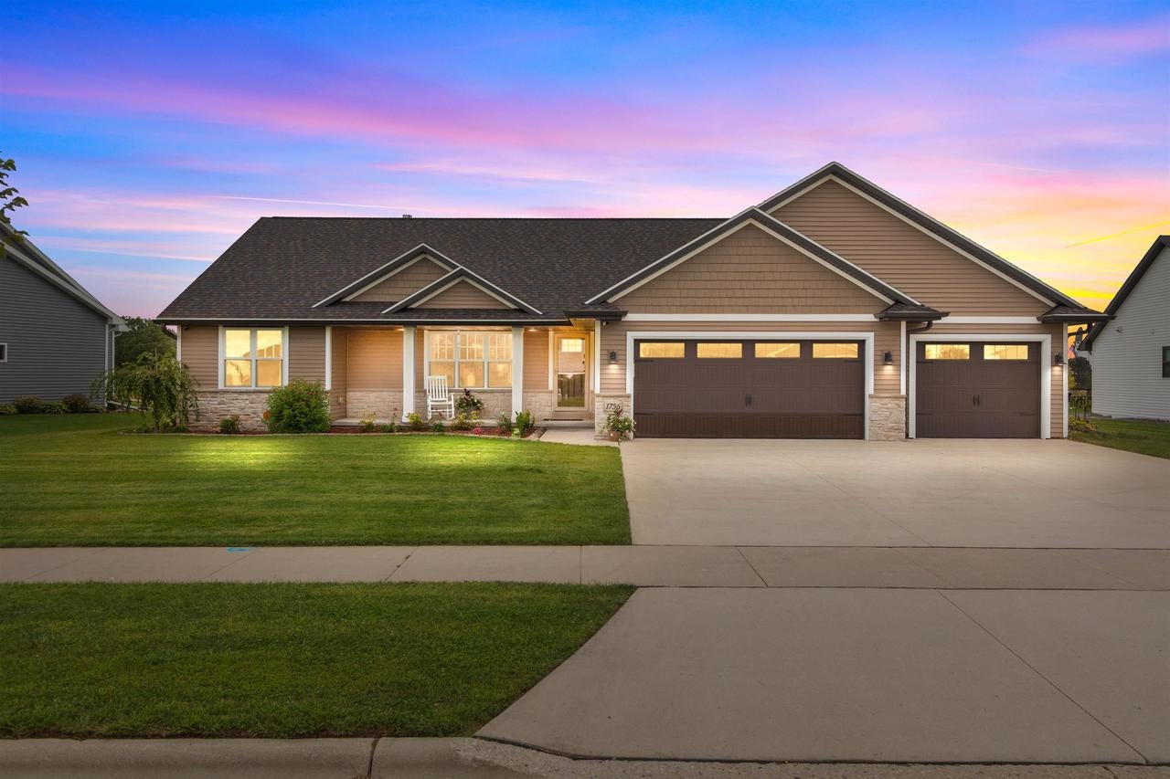 1756 Red Oak Street — photo