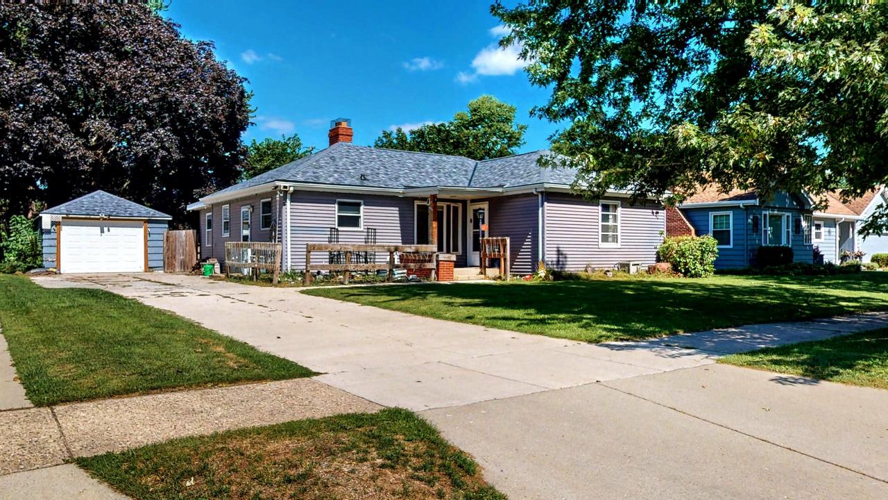 1227 E Memorial Drive — photo