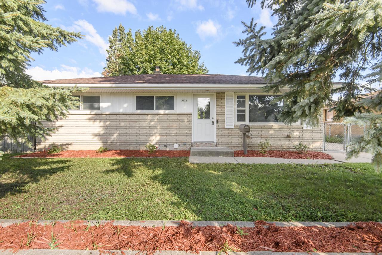 8134 W Acacia Street — photo