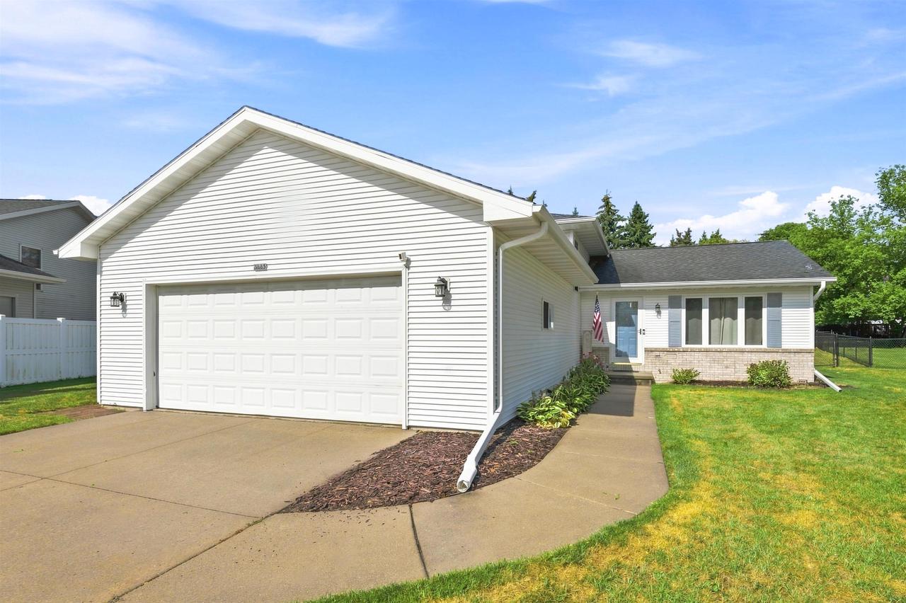 3885 Cobblestone Court — photo