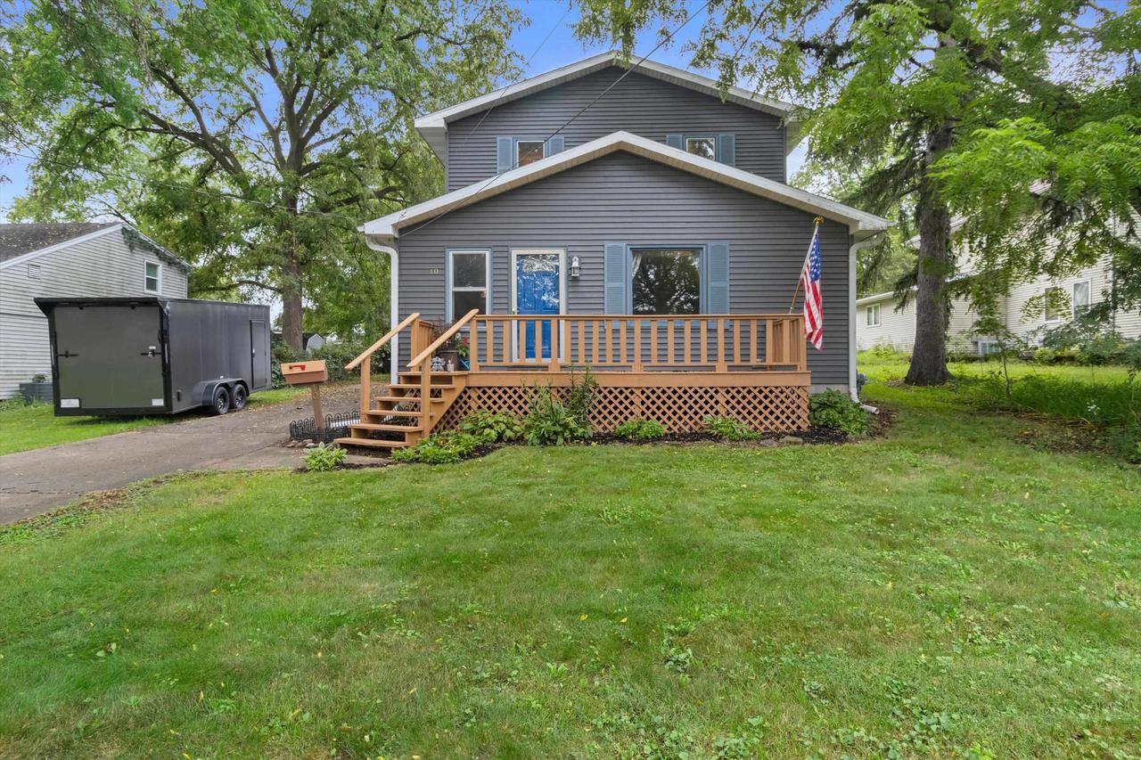 10 Maple Court — photo