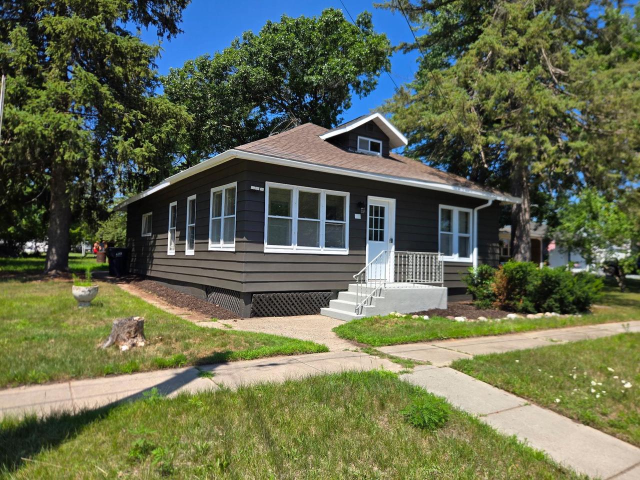 326 Rogers Street — photo