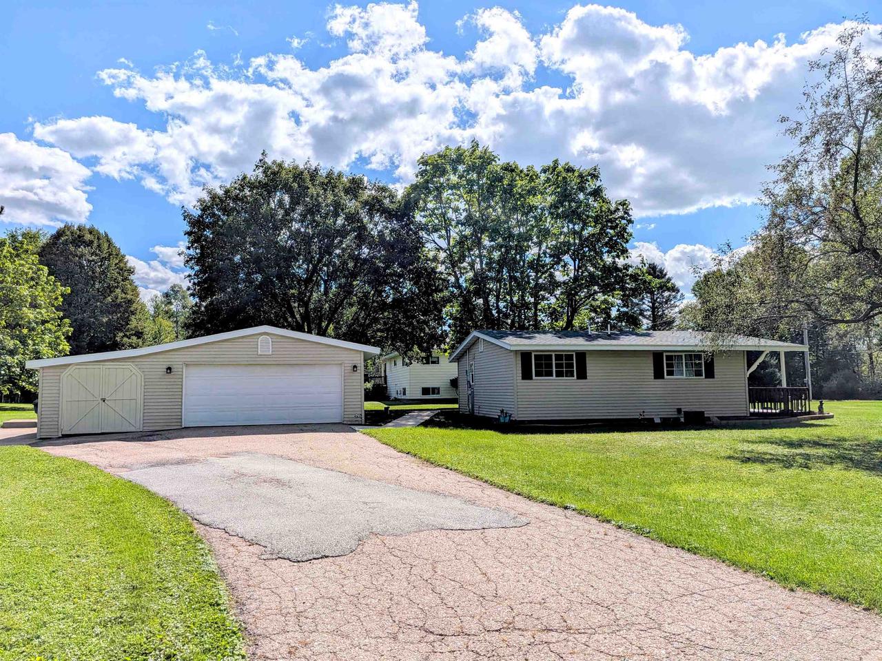 150847 Red Maple Road — photo