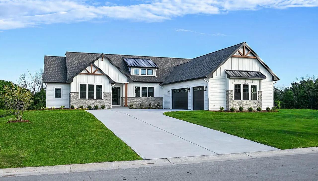 9401 W Huntington Drive — photo