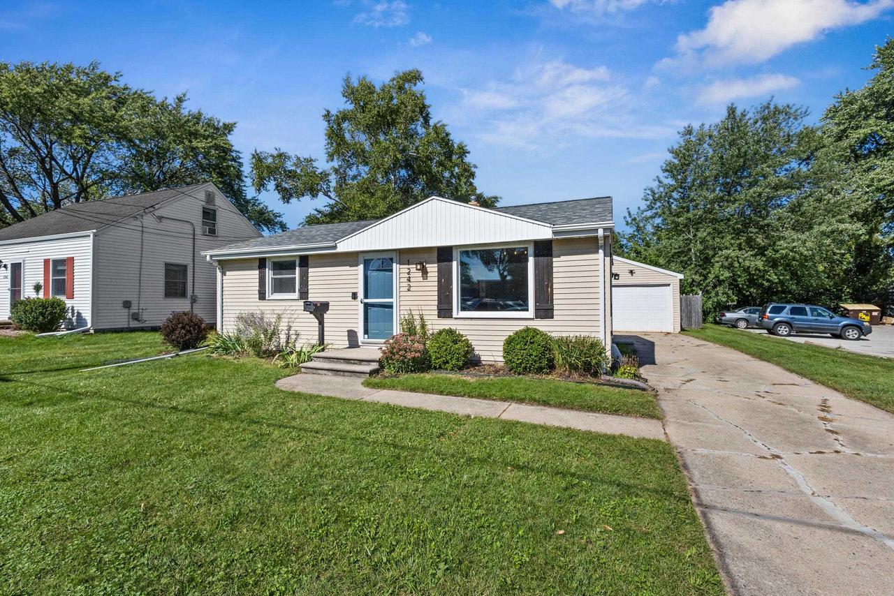 1242 Lore Lane — photo