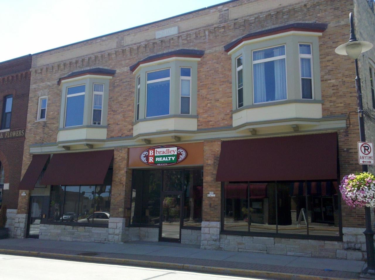 N88W16731 Appleton Avenue N88W16733 — photo