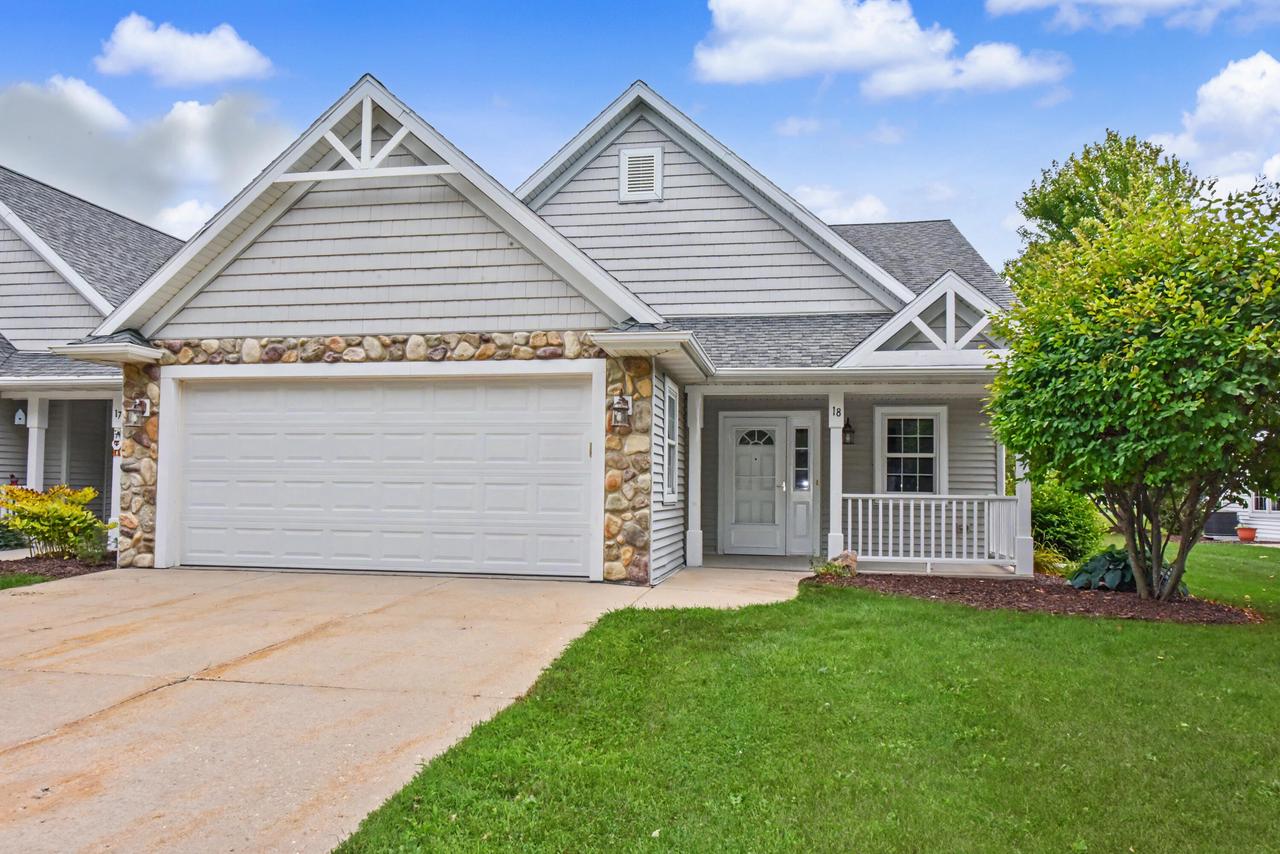 18 Cedar Lane — photo