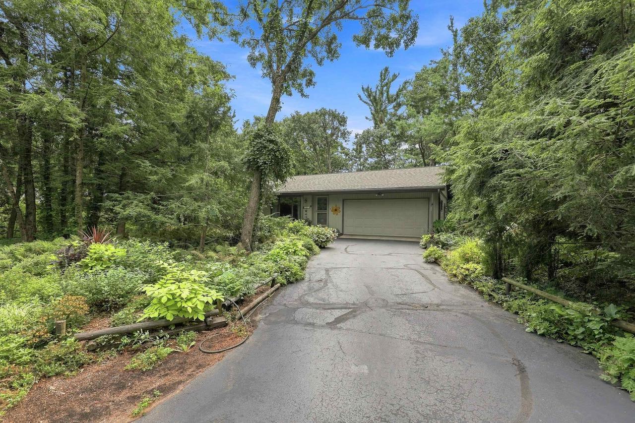2421 Magnolia Drive — photo