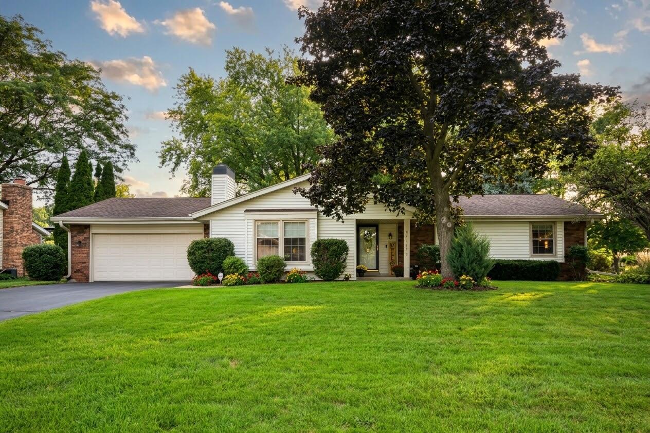 W220N2767 Maplewood Lane — photo