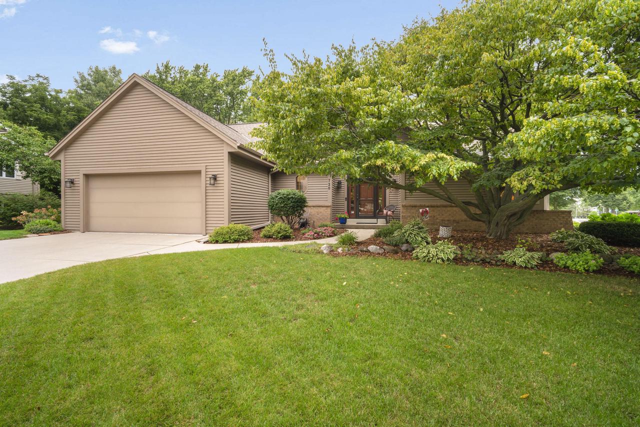 720 Schloemer Drive — photo
