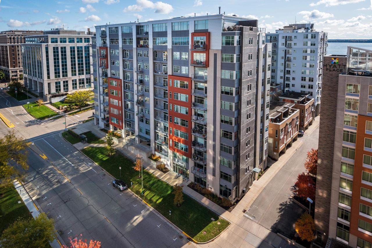 309 W Washington Avenue 905 — photo