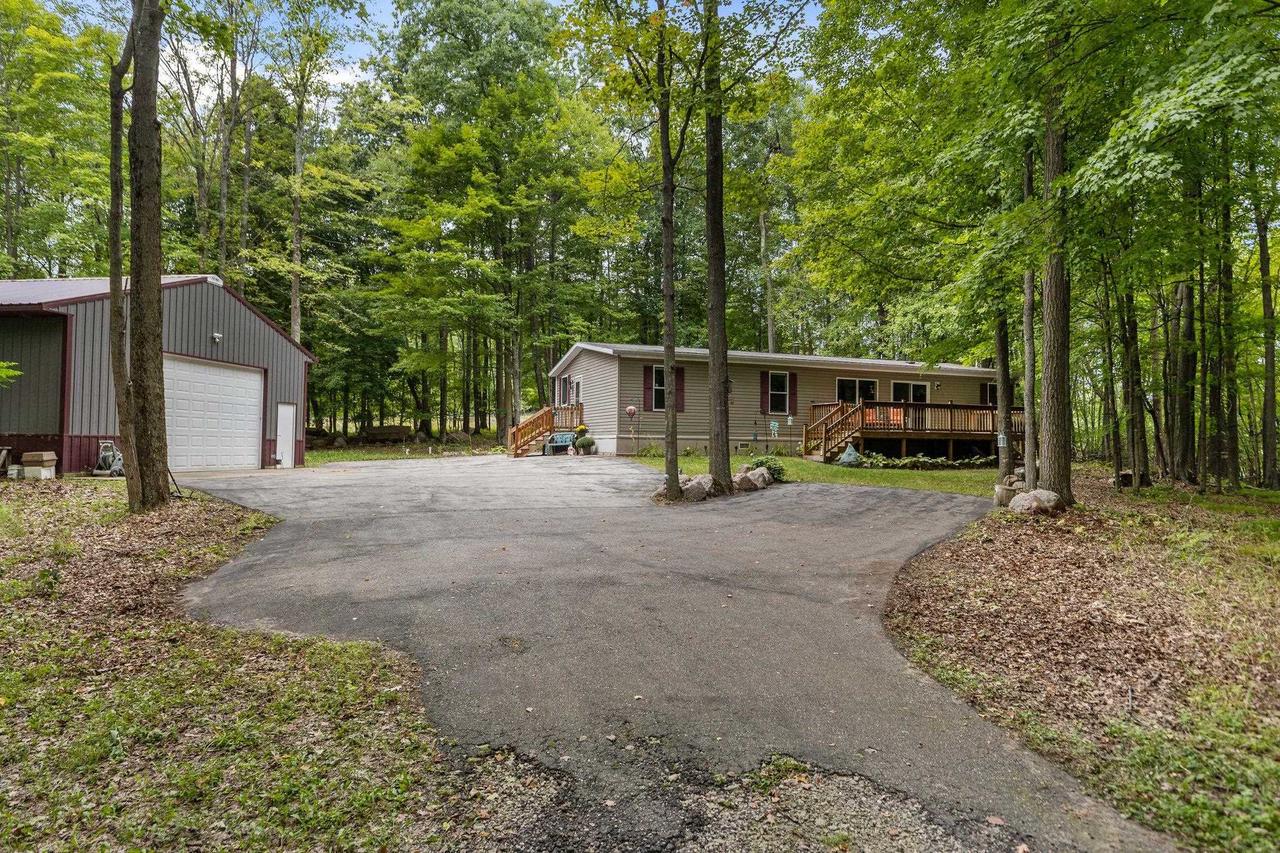 E2112 Lake Road — photo