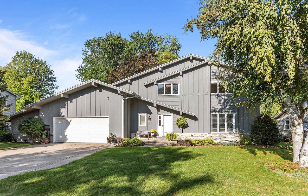 1211 Lynrose Lane — photo