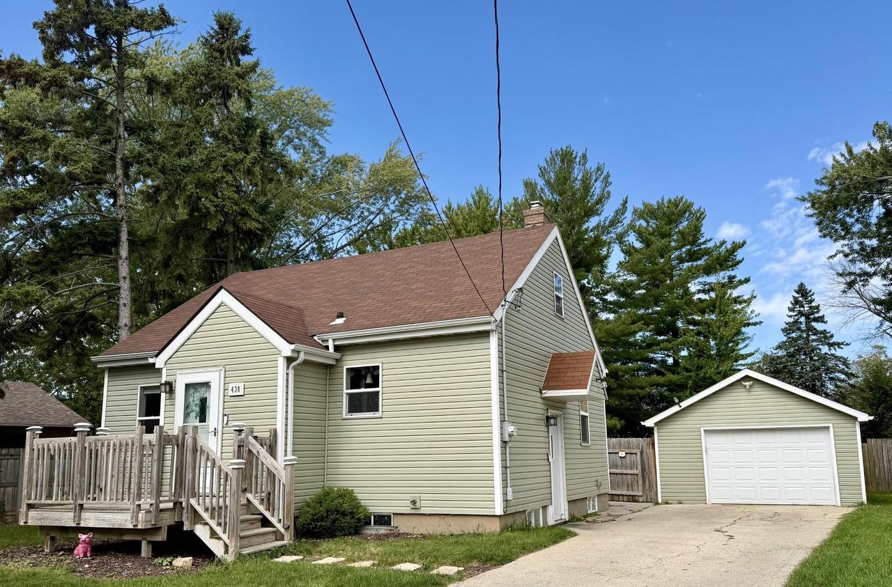 438 W Foster Street — photo