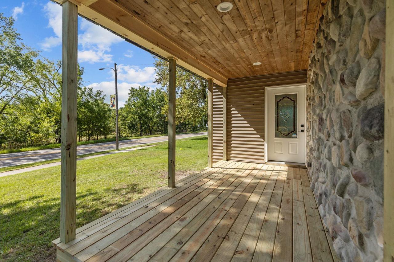 160 Mill, Iola, WI 54945 — photo 2