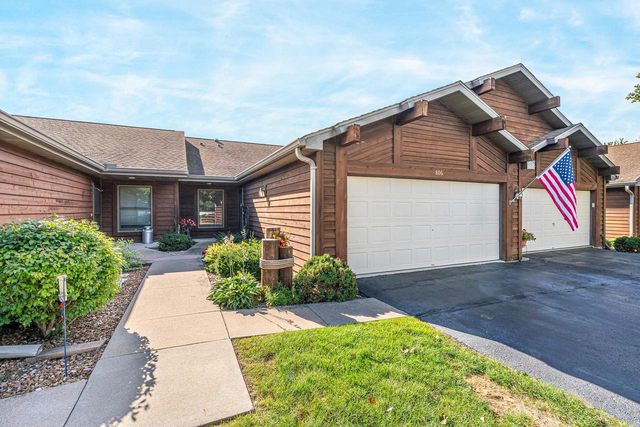 806 E River Drive — photo