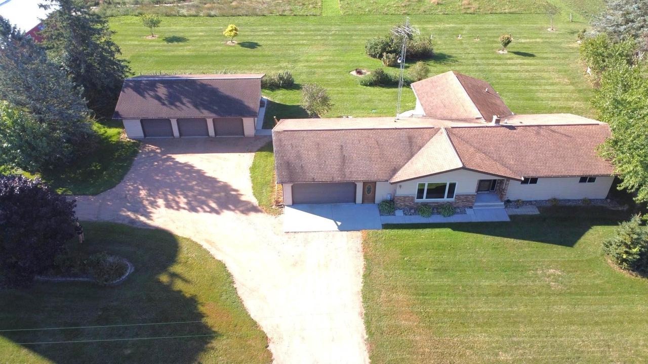 W8933 County Road B — photo