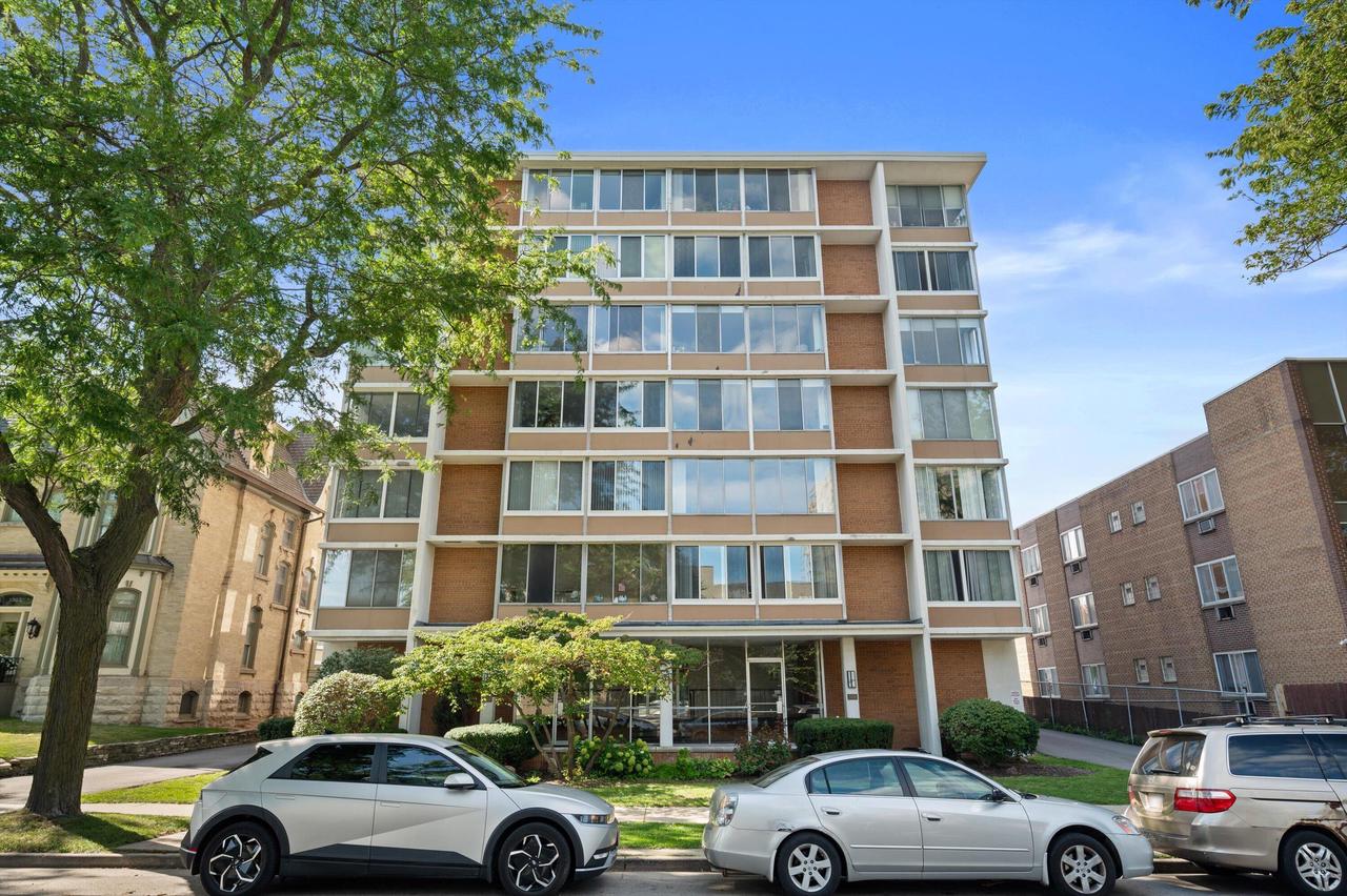 1409 N Prospect Avenue 302 — photo