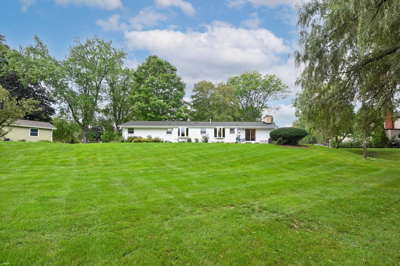2120 Elm Tree ROAD, Elm Grove, WI 53122 — photo 2