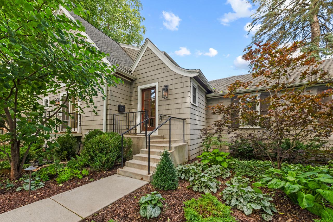 1100 W Riverview Drive — photo