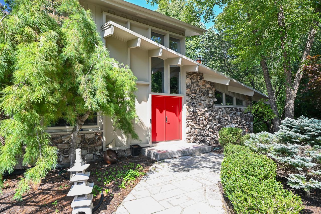 9484 N Fairway Drive — photo