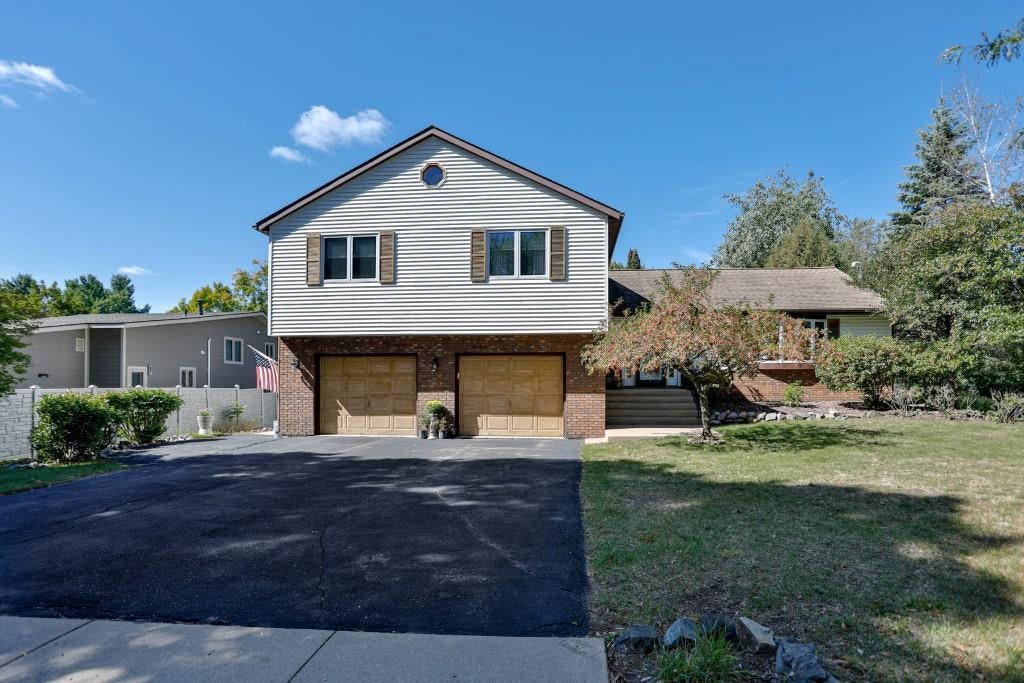 3906 Pine Cone Lane — photo