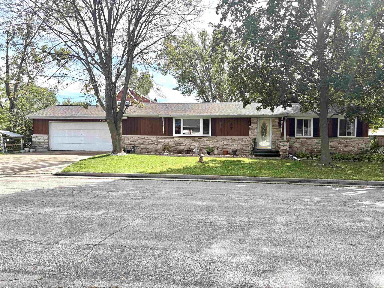 241 Butte Des Morts Drive — photo