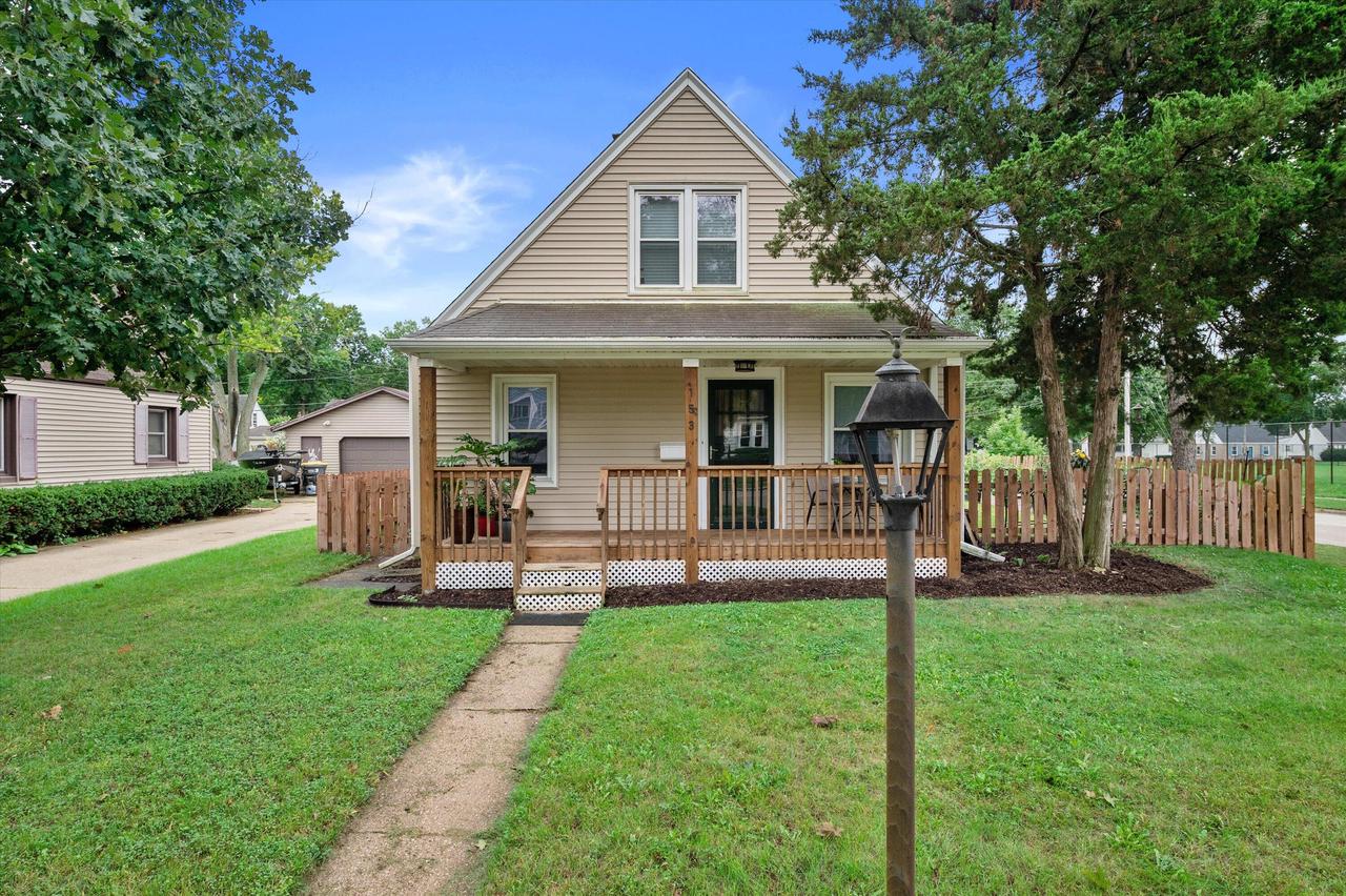 153 W Roberta Avenue — photo