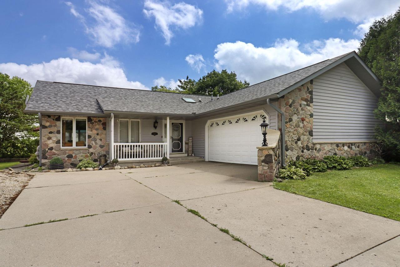 645 W Estate Court — photo