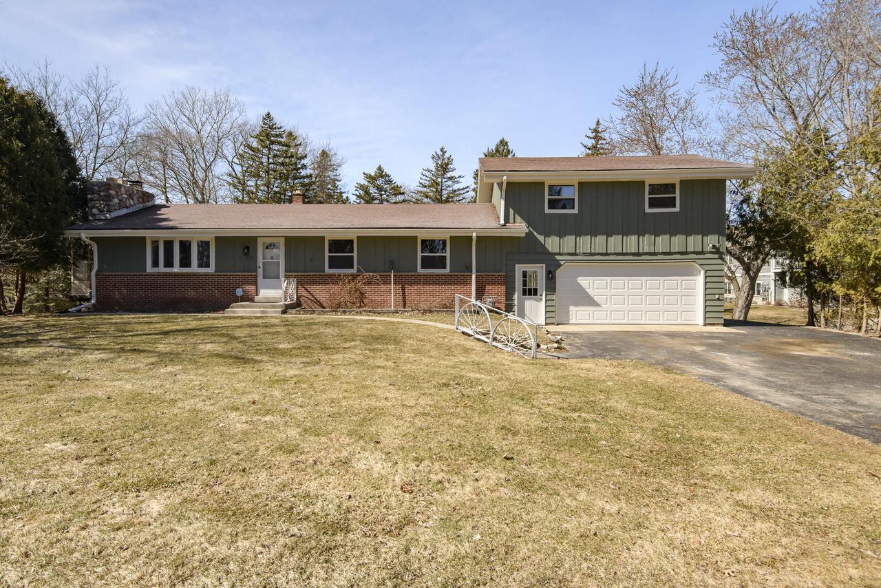 745 N Green Bay Road — photo