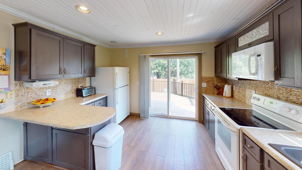 3315 Cedar Heights DRIVE, Two Rivers, WI 54241 — photo 3