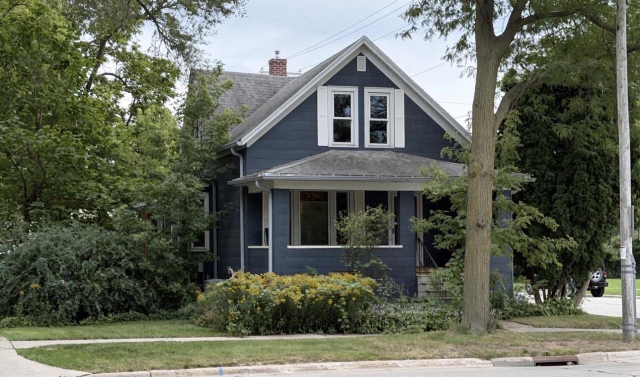 843 Dousman Street — photo