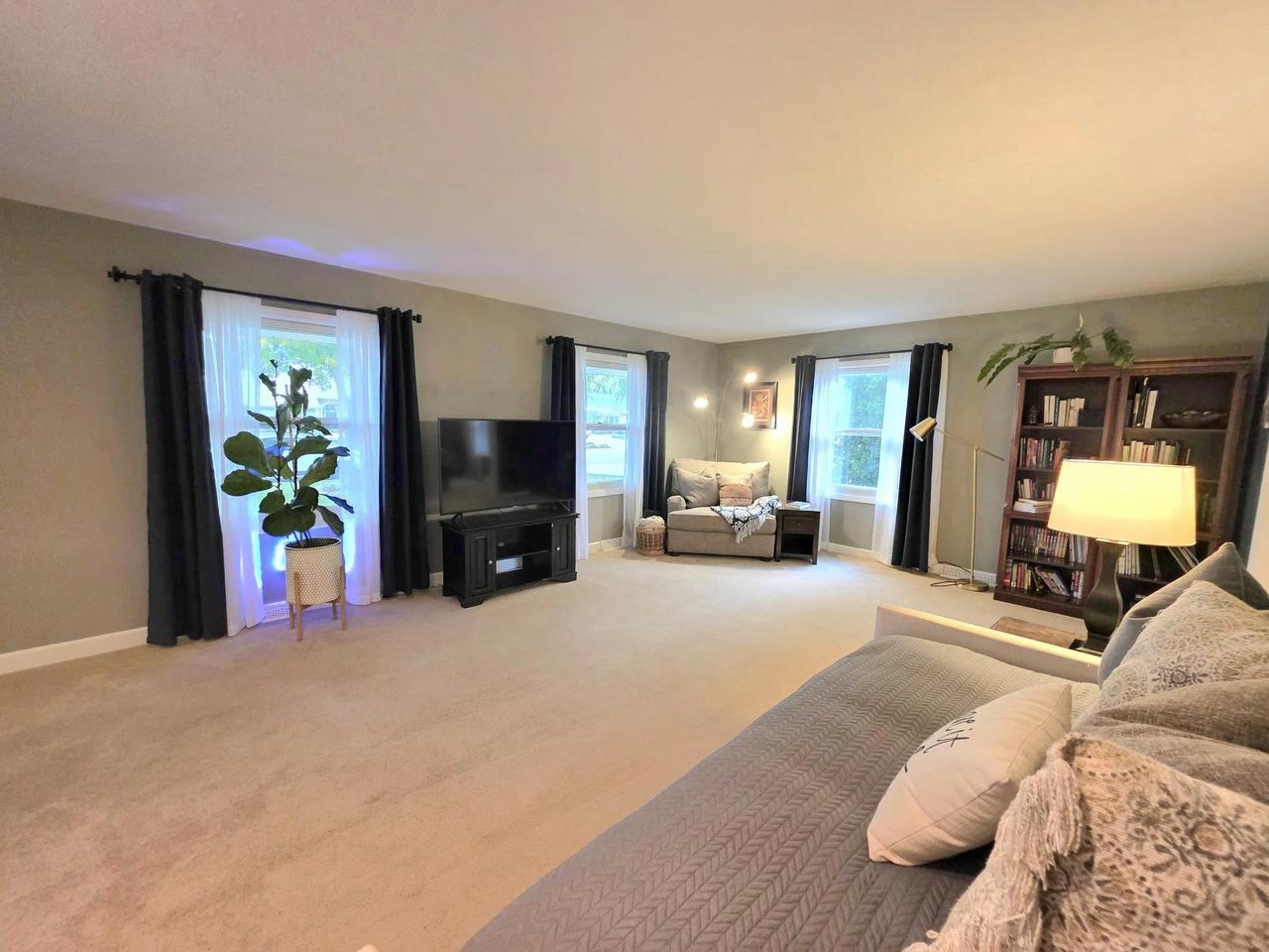 566 Riford ROAD, Neenah, WI 54956 — photo 3