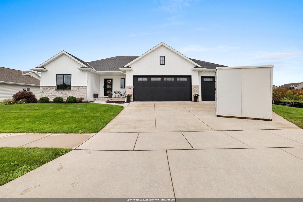 928 Mendota Drive — photo