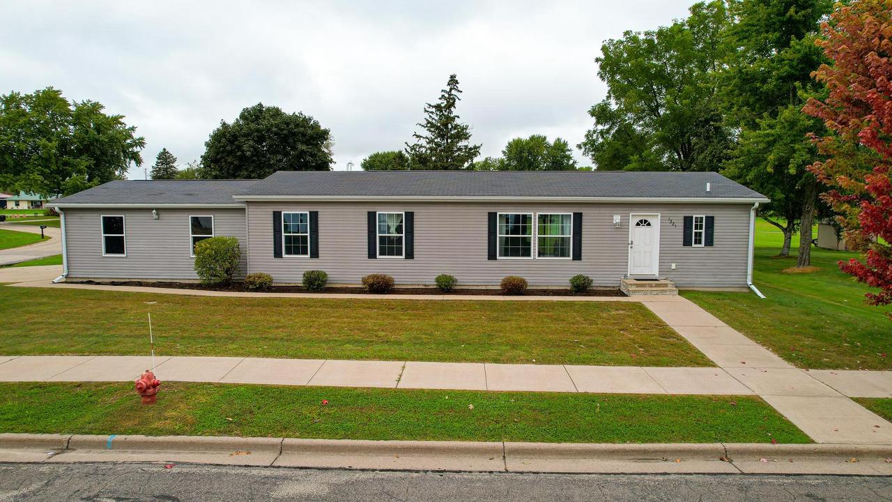 1321 Lakeview Drive — photo