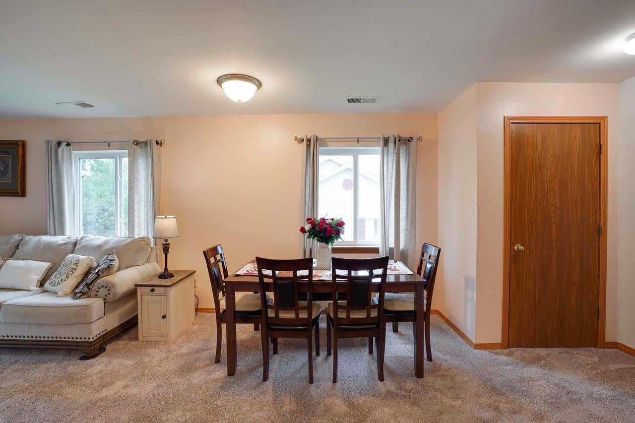964 Rockefeller LANE, Madison, WI 53704 — photo 2