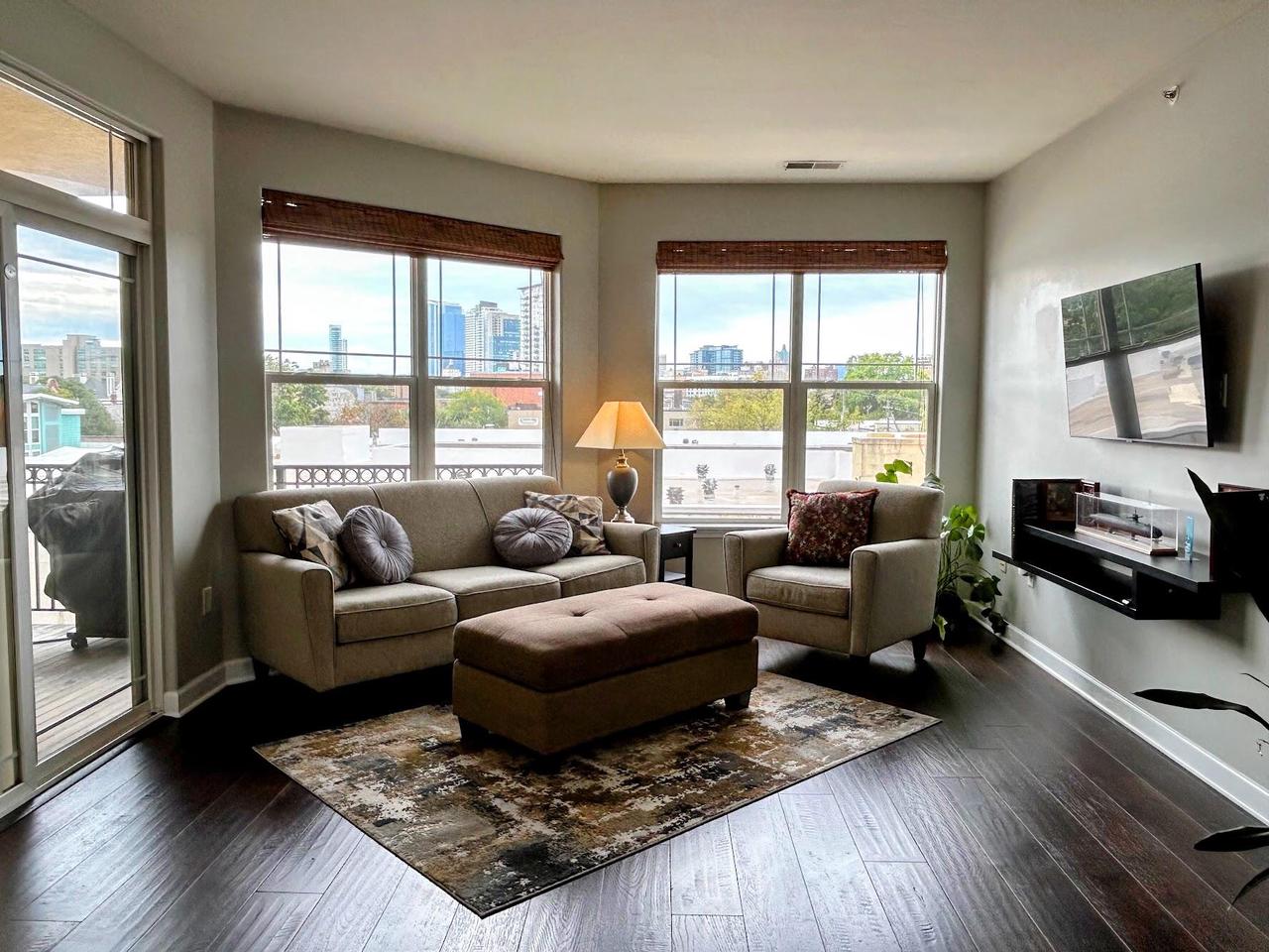 1619 N Farwell Avenue 310 — photo