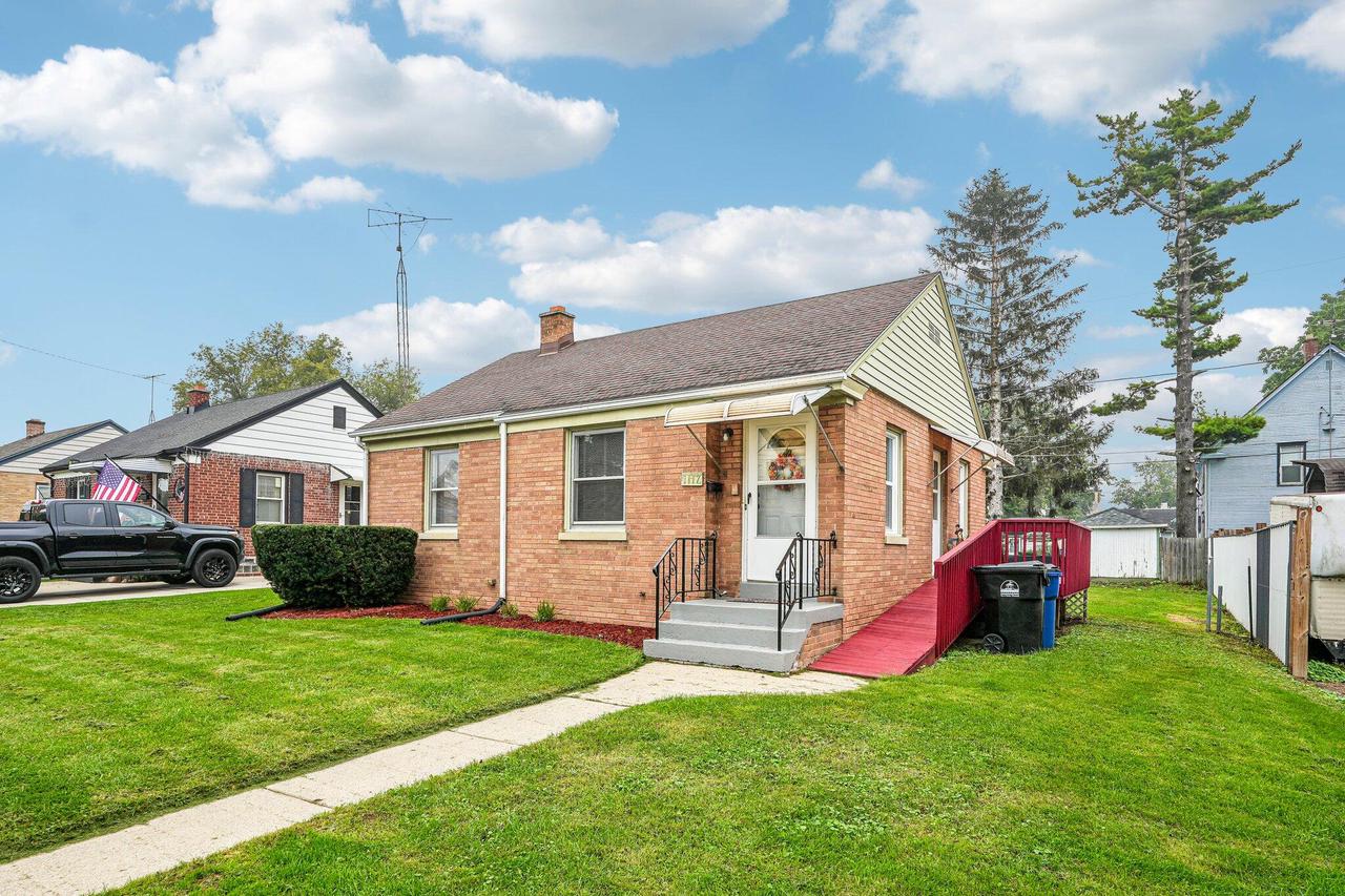 1117 rode ave, RACINE WI 53404
