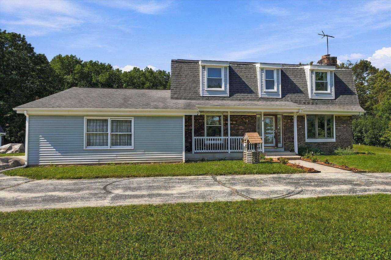 1582 Edgewater Court — photo