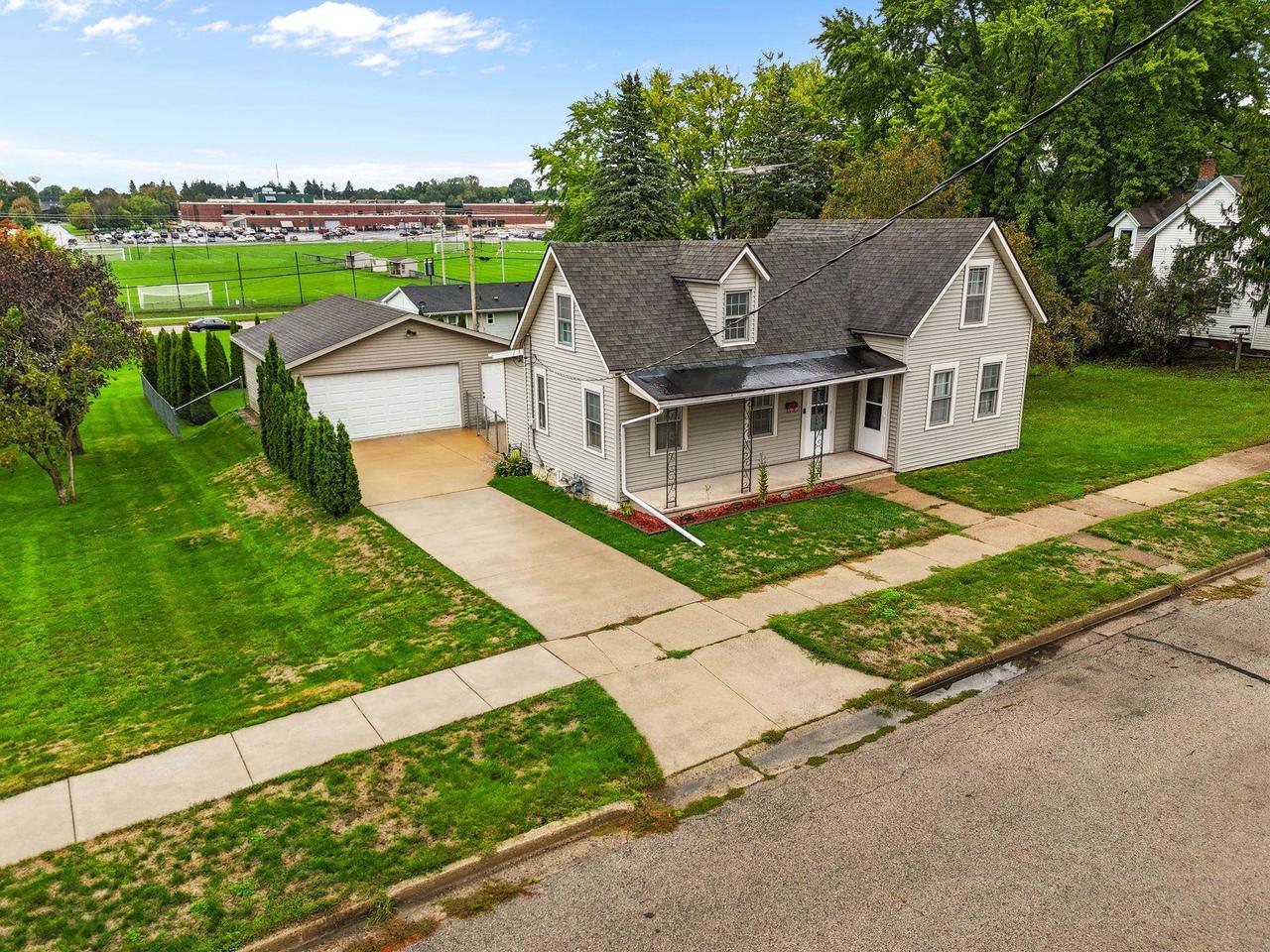 189 E Berlin Street, Berlin, WI 54923 — photo 2