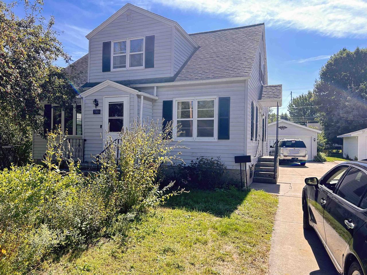 3009 Hall Avenue — photo