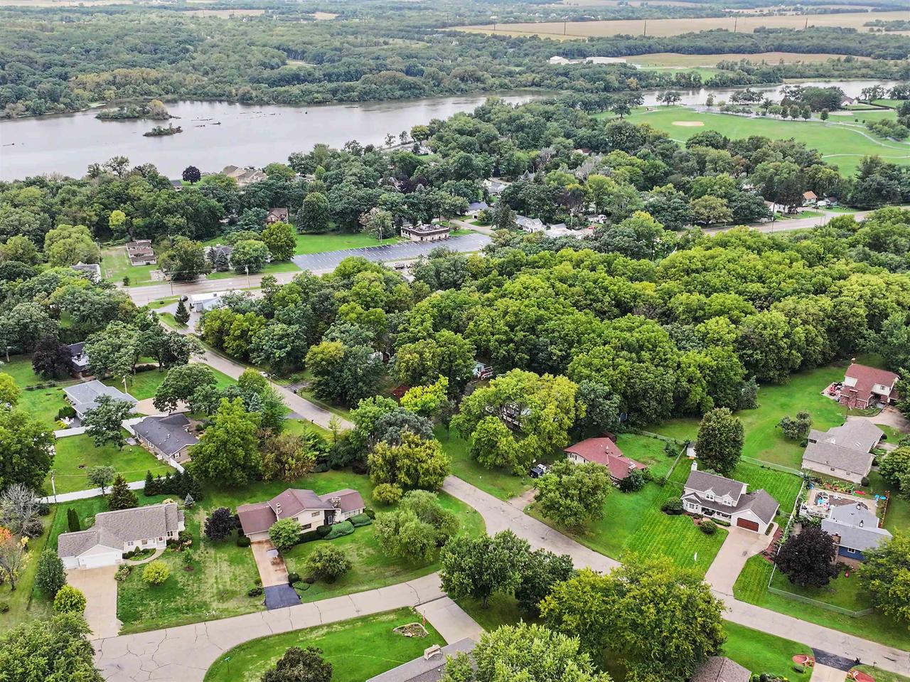 711 E Azalea TERRACE, Beloit, WI 53511 — photo 2