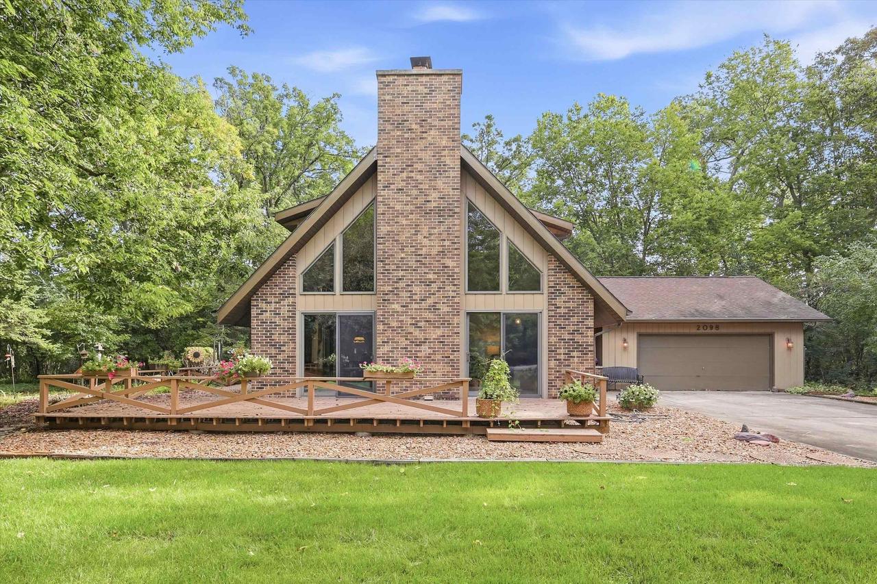 2098 Shawnee Lane — photo