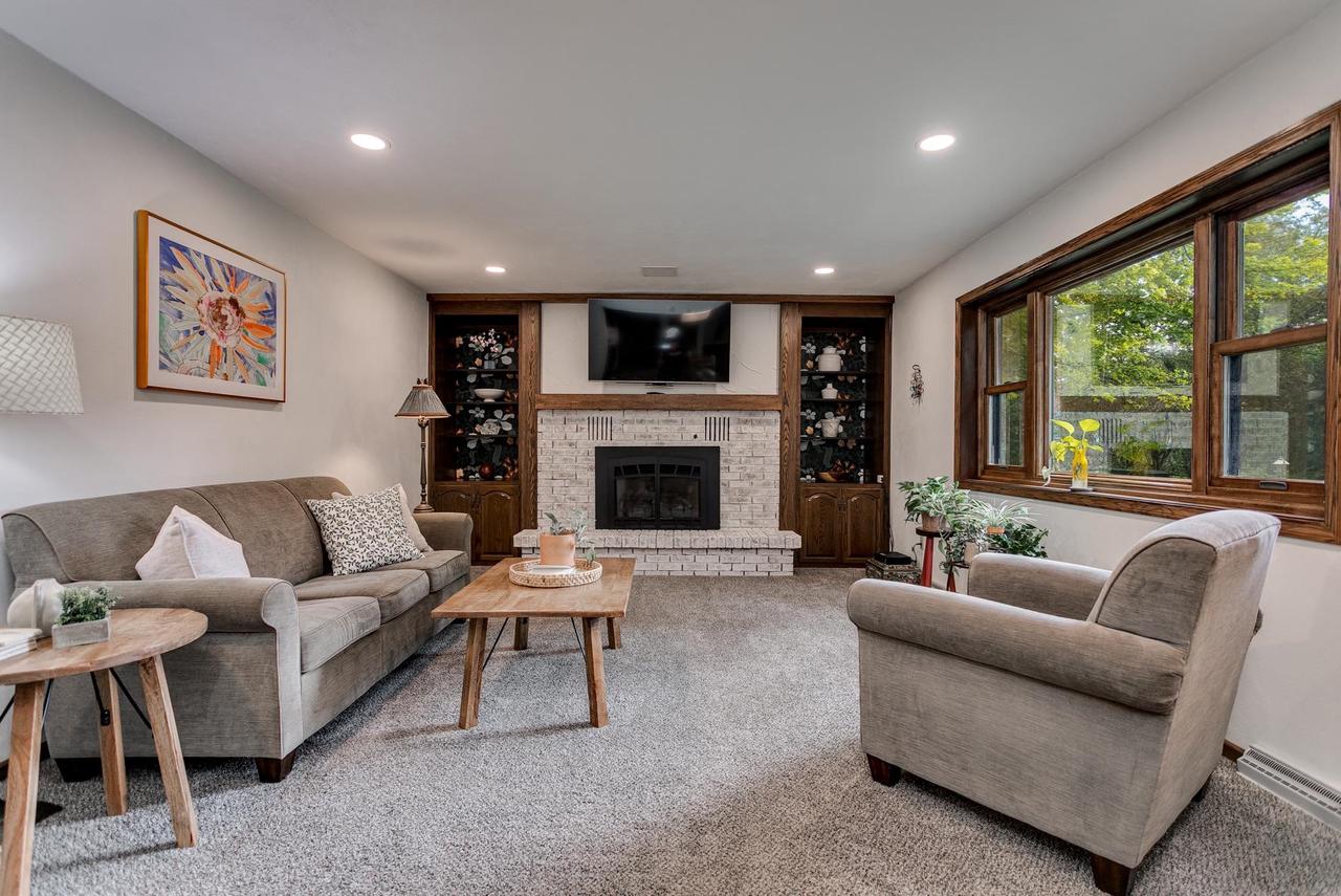 2317 W Applegate Drive, Grand Chute, WI 54914 — photo 2