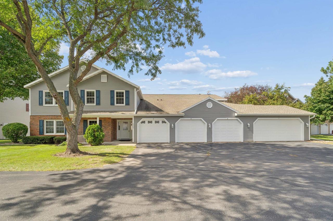 2553 Village Lane #B — photo