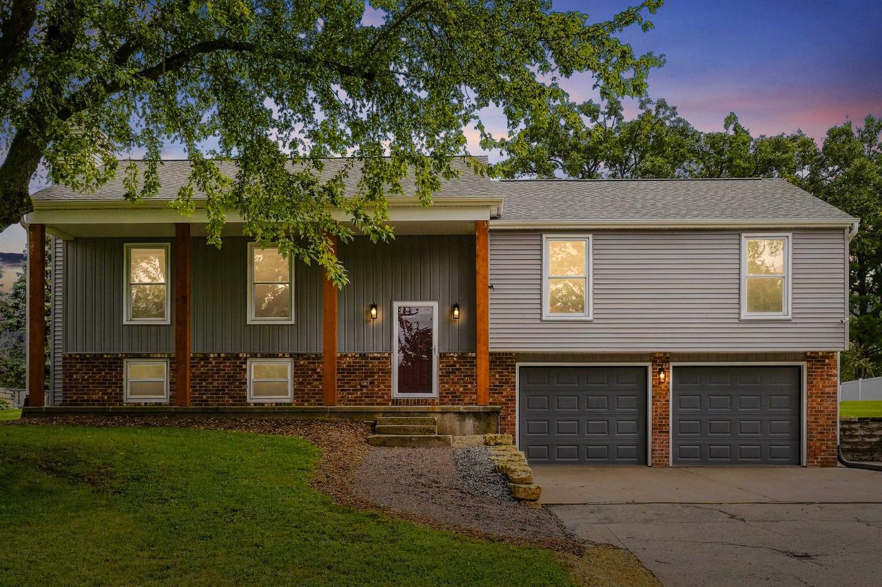 975 Hillcrest Circle — photo