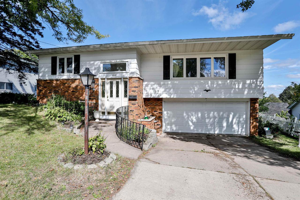 1008 Elm Street — photo